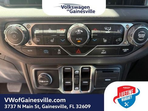Used 2025 Jeep Wrangler Unlimited Sahara AWD/4WD image 25