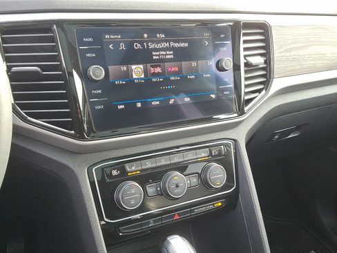 Certified 2022 Volkswagen Atlas SE w/ Panoramic Sunroof Package image 19