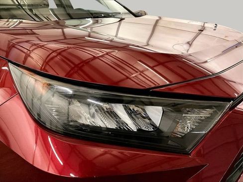 Used 2020 Toyota RAV4 LE w/ All Weather Liner Package AWD/4WD image 27