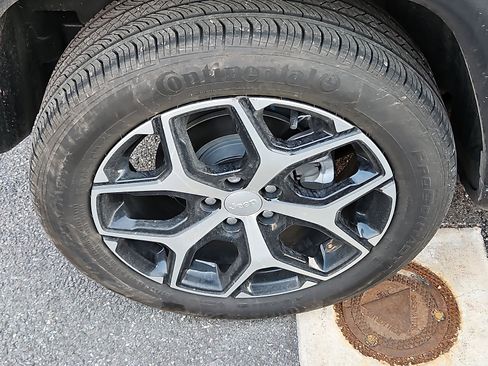 Used 2024 Jeep Compass Limited image 11