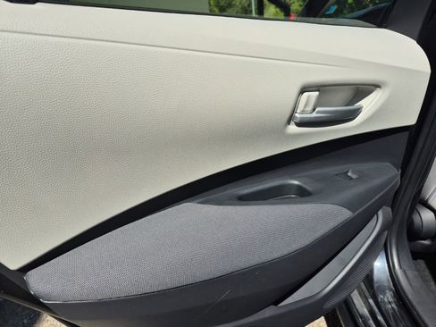 Used 2021 Toyota Corolla LE image 14