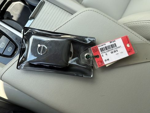 Certified 2023 Volvo XC60 B5 Core w/ Climate Package AWD/4WD image 38