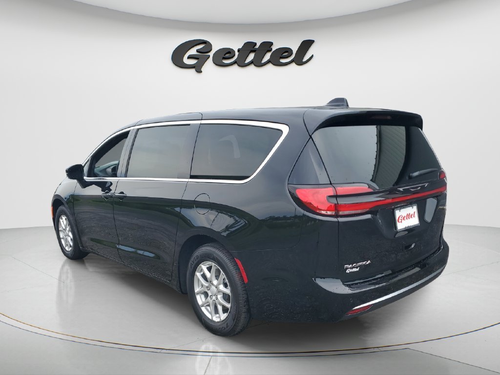 New 2027 Chrysler Pacifica Select FWD image 7