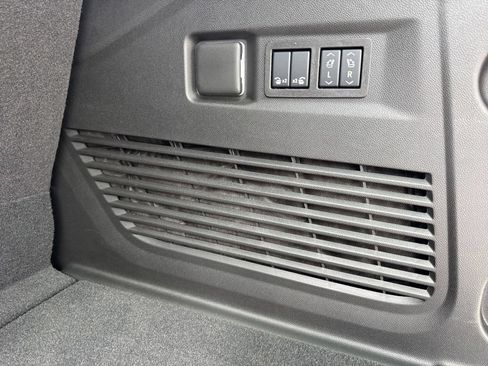 Used 2026 GMC Yukon Denali w/ Sun & Power Step Package AWD/4WD image 11