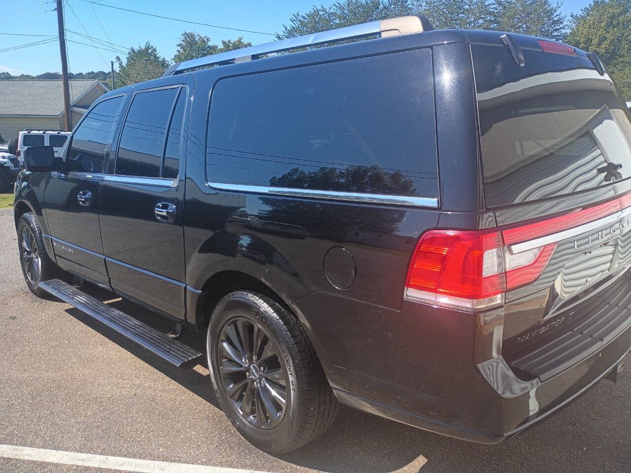 Used 2016 Lincoln Navigator L Select AWD/4WD image 7