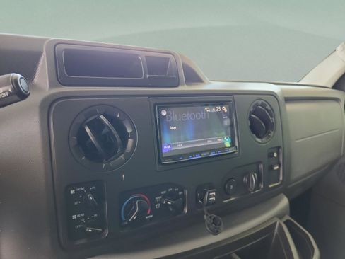 Used 2013 Ford E-350 and Econoline 350 XLT image 13