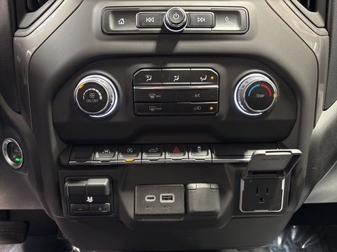 Used 2023 Chevrolet Silverado 1500 Custom image 17