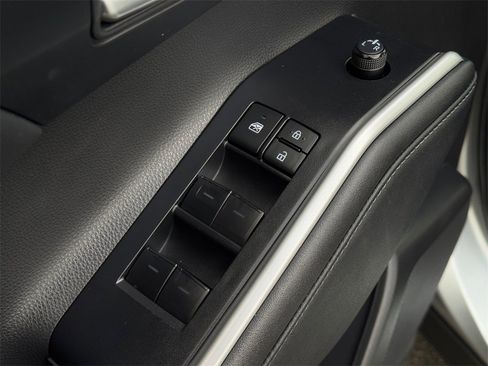 Certified 2023 Toyota Highlander XLE image 11