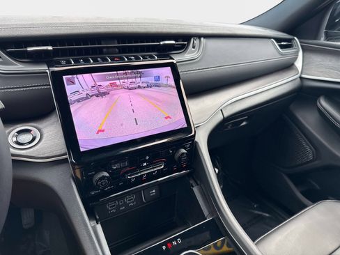 Used 2025 Jeep Grand Cherokee Limited image 25