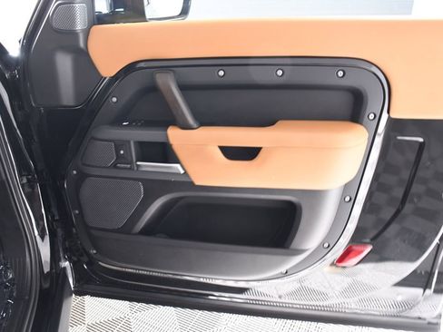 Used 2023 Land Rover Defender 90 X image 18