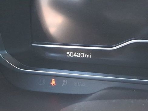 Used 2024 GMC Yukon SLE image 23