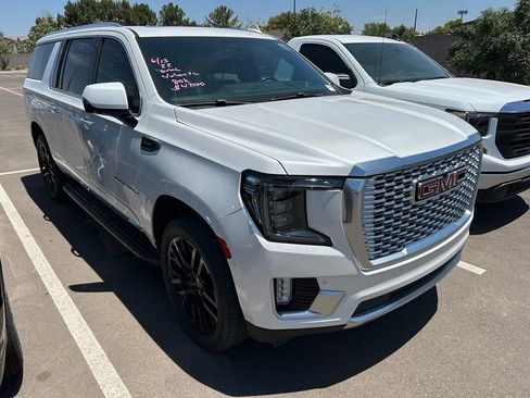 Used 2022 GMC Yukon XL Denali AWD/4WD image 2
