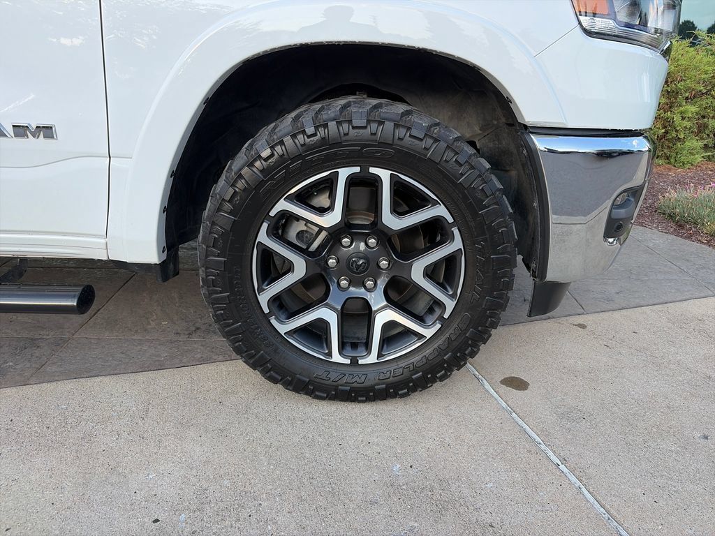 Used 2025 RAM 1500 Laramie AWD/4WD image 15