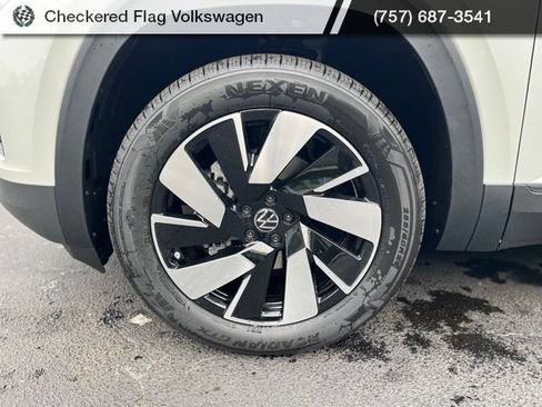 New 2026 Volkswagen Atlas Cross Sport SE AWD/4WD image 2