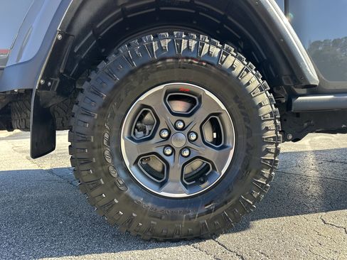 Used 2022 Jeep Gladiator Rubicon w/ Cold Weather Group image 18