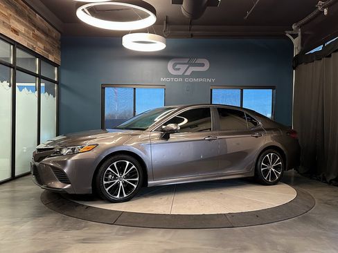 Used 2018 Toyota Camry SE image 7