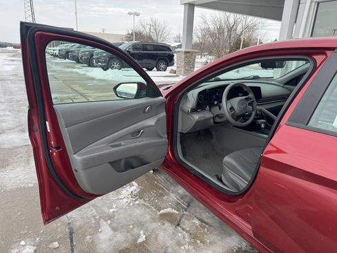 Used 2024 Hyundai Elantra SEL image 10