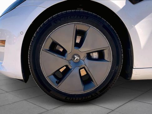 Used 2021 Tesla Model 3 Standard Range Plus image 9