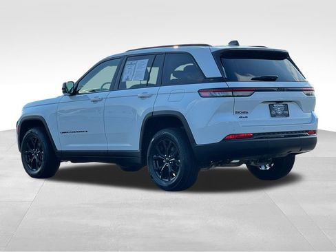 Used 2024 Jeep Grand Cherokee Altitude AWD/4WD image 5
