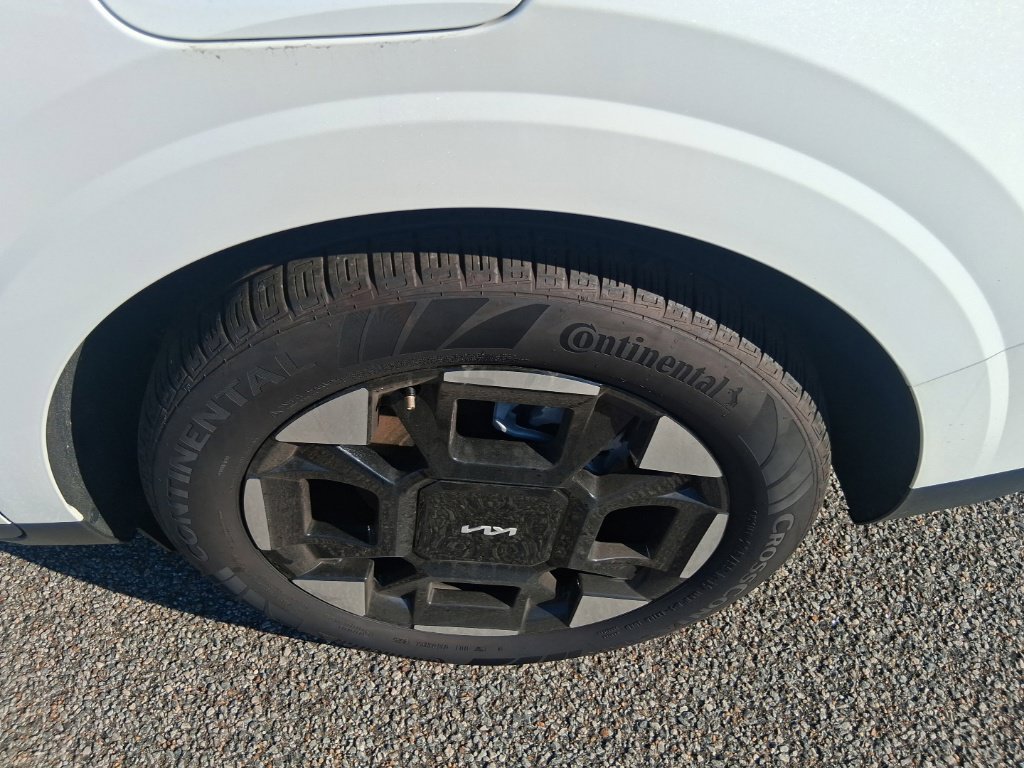 Certified 2026 Kia Carnival EX FWD image 9