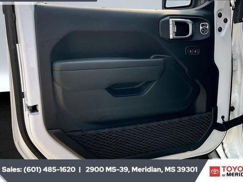 Used 2025 Jeep Gladiator Mojave image 17