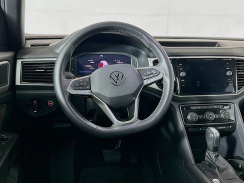 Used 2022 Volkswagen Atlas Cross Sport SE w/ Panoramic Sunroof Package FWD image 17