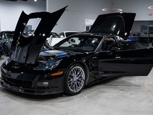 Used 2009 Chevrolet Corvette ZR1 w/ Preferred Equipment Group RWD image 29