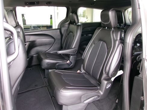 New 2026 Chrysler Pacifica Select image 18