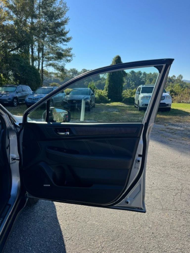 Used 2019 Subaru Outback 2.5i Limited AWD/4WD image 12