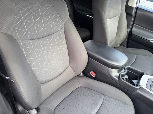 Used 2021 Toyota RAV4 XLE w/ Convenience Package FWD image 31