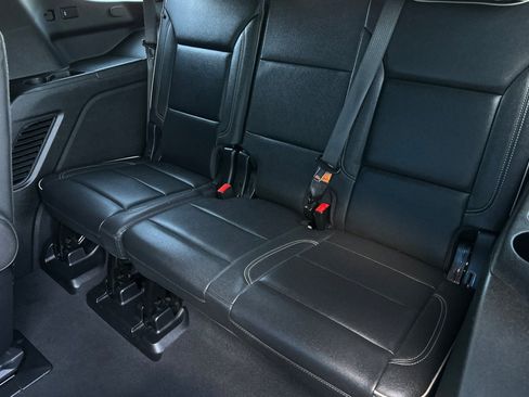 Used 2024 Chevrolet Tahoe Premier AWD/4WD image 19