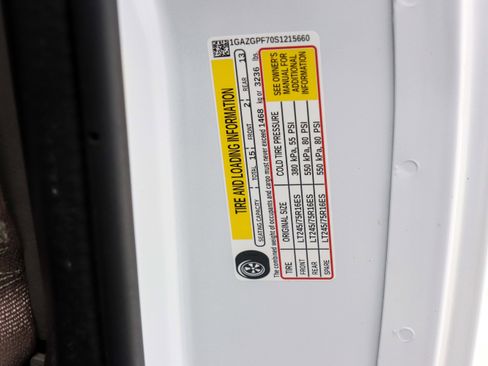 Used 2025 Chevrolet Express 3500 LT w/ LT Preferred Equipment Group RWD image 34