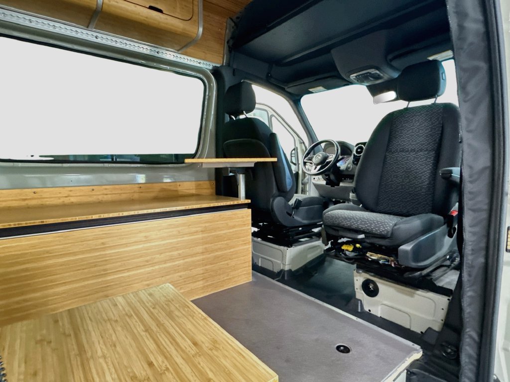 Used 2021 Mercedes-Benz Sprinter 2500 image 32