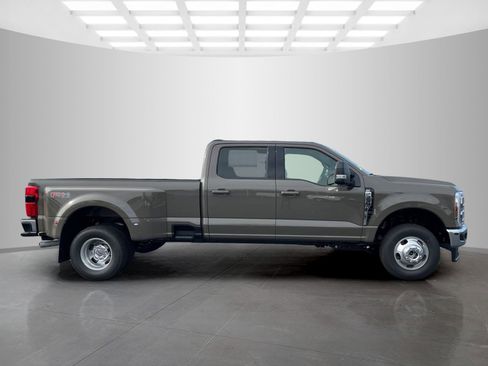 New 2026 Ford F350 XLT w/ XLT Premium Package image 3