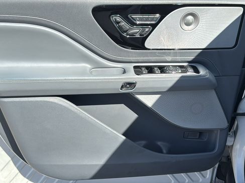 Used 2020 Lincoln Aviator Reserve w/ Equipment Group 202A image 12