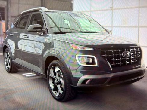 Used 2023 Hyundai Venue Limited w/ Cargo Package FWD image 5