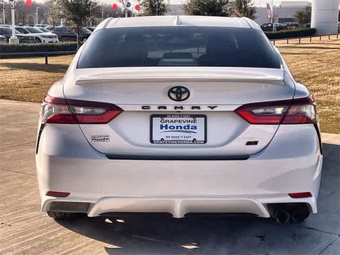Used 2022 Toyota Camry SE image 6