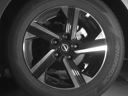 Used 2025 Nissan Sentra SV FWD image 14