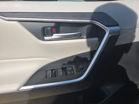 Used 2025 Toyota RAV4 XLE w/ Convenience Package FWD image 9