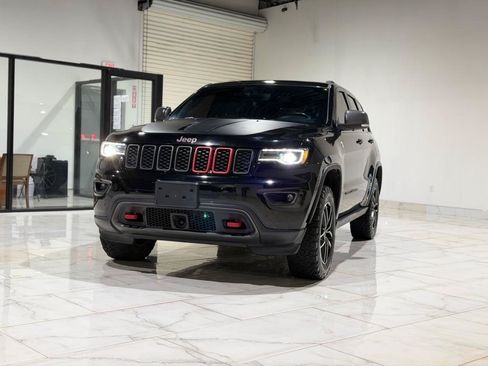 Used 2021 Jeep Grand Cherokee Trailhawk w/ Trailhawk Luxury Group AWD/4WD image 4