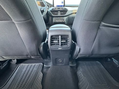 Used 2022 Ford Escape SE w/ Cold Weather Package image 11