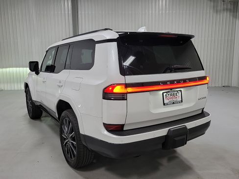Used 2024 Lexus GX 550 w/ Cold Area Package image 6