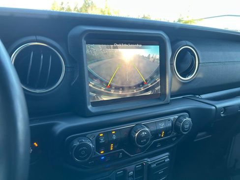 Used 2023 Jeep Wrangler Unlimited Rubicon 4xe w/ Cold Weather Group image 19