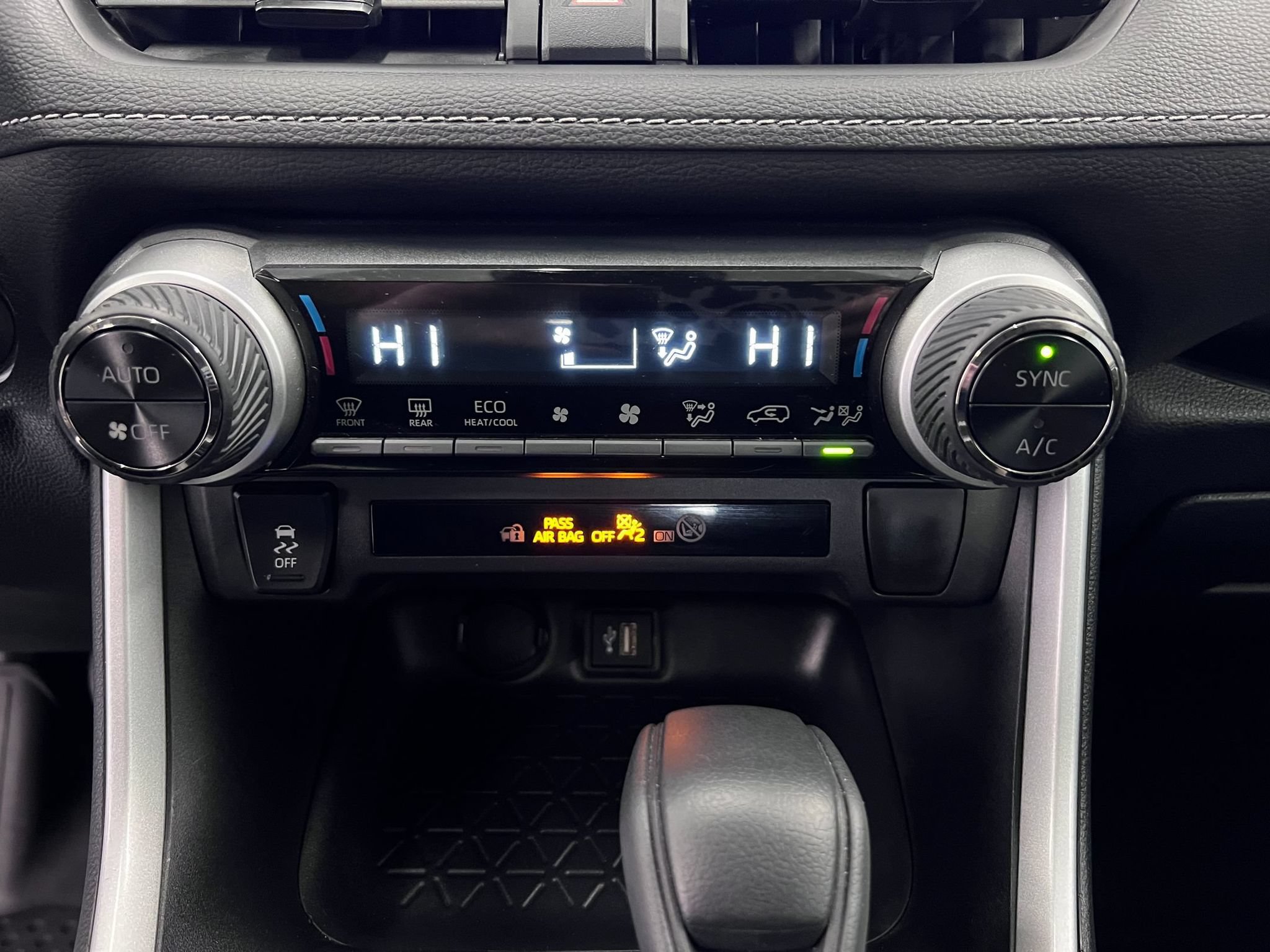 Used 2025 Toyota RAV4 XLE AWD/4WD image 16
