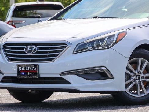 Used 2015 Hyundai Sonata SE w/ Option Group 09 FWD image 13
