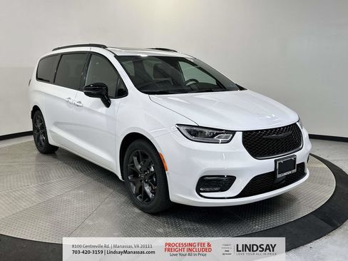 New 2026 Chrysler Pacifica Select w/ S Appearance Package FWD image 1