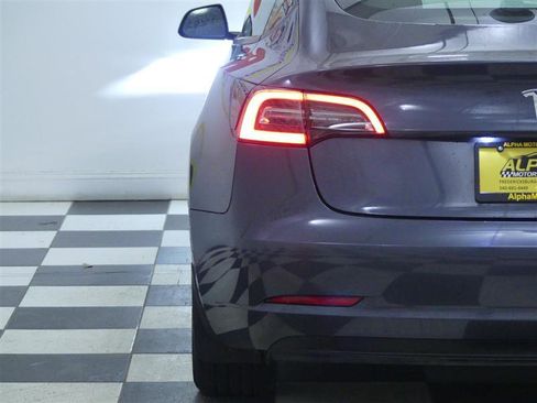 Used 2023 Tesla Model 3 Standard Range image 28