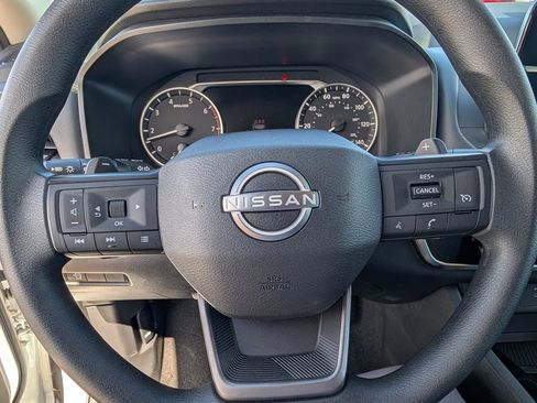 Used 2025 Nissan Rogue S FWD image 18