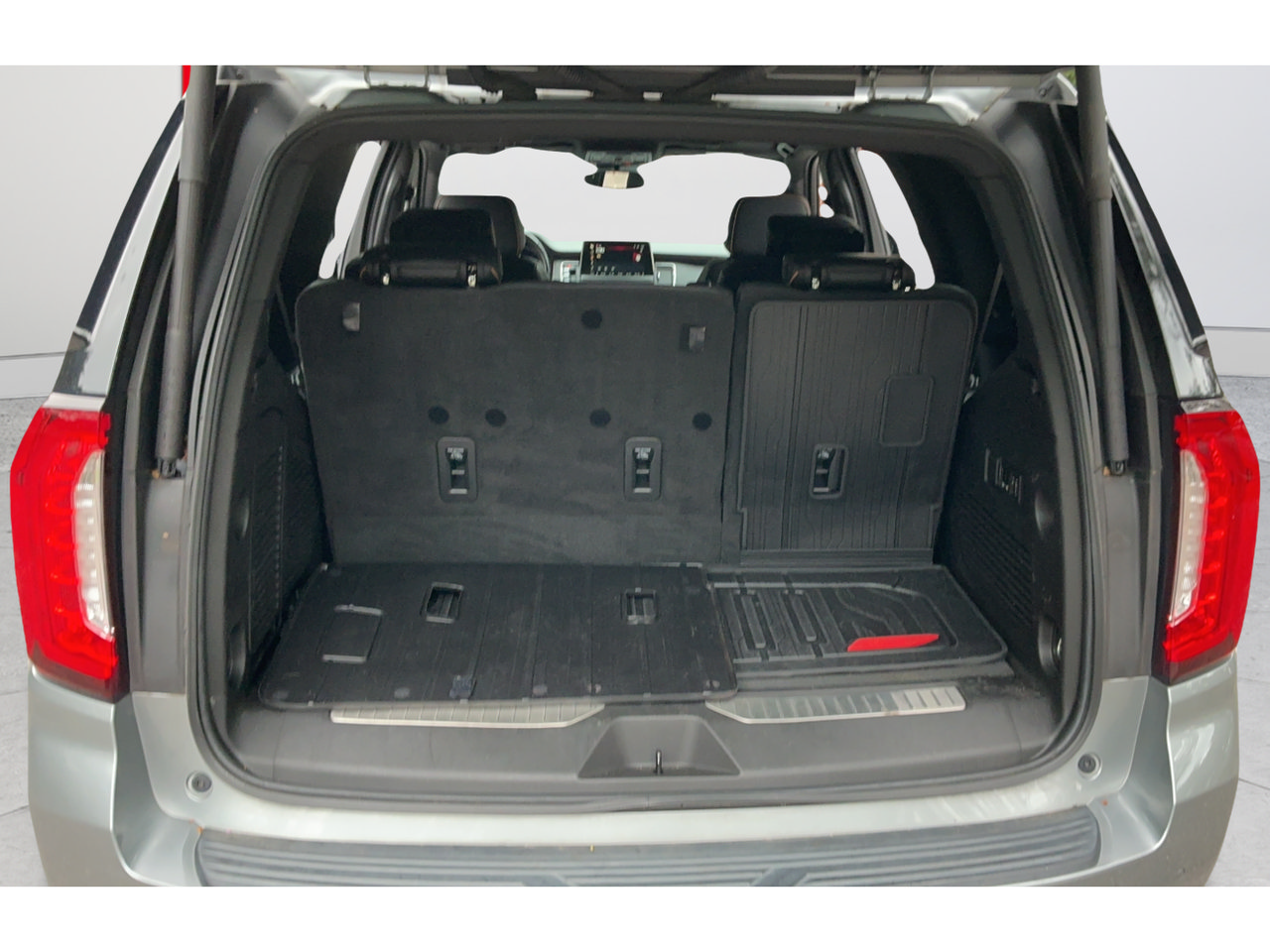 Used 2023 GMC Yukon AT4 w/ AT4 Premium Package AWD/4WD image 22