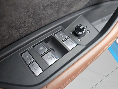 Used 2019 Audi e-tron Prestige w/ Prestige Package image 29